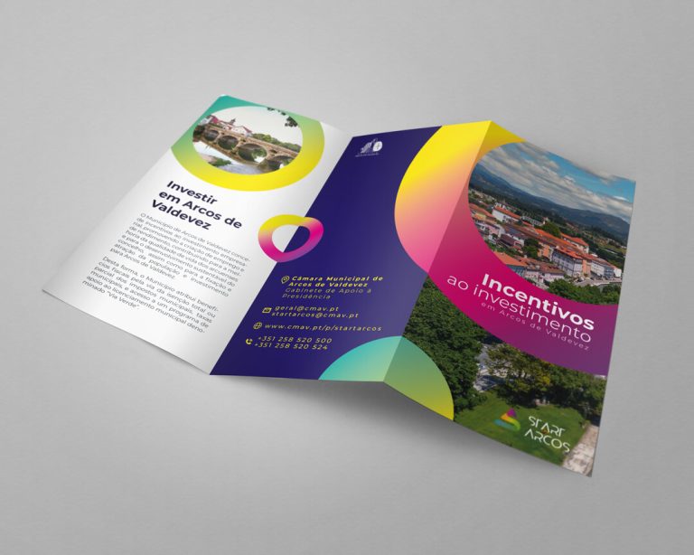 design de flyer aberto com informação de apoio ao investimento
